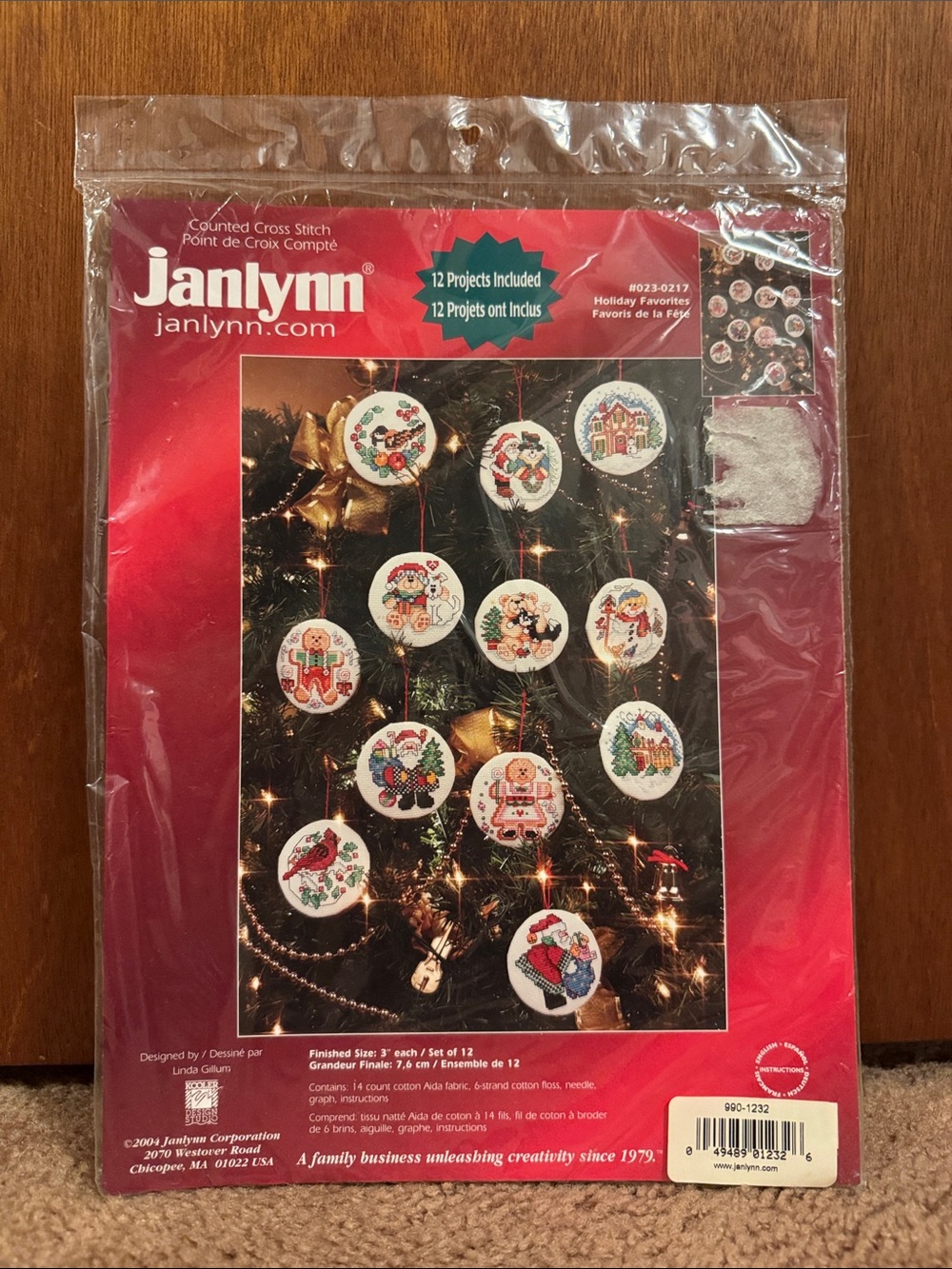 New VTG 2004 Janlynn “Holiday Favorites” counted cross stitch 12 ornament Kit